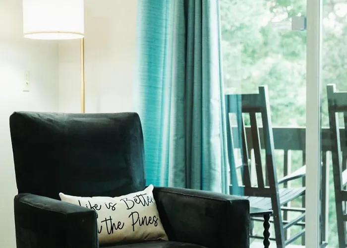 Three Little Pines Condo 2Bd 2Ba With Seasonal Pool Close To Village And Pinehurst Resort