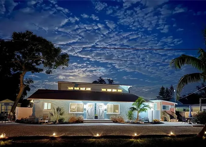 Sunsets, Seafood, And Serenity Pet - Boat Friendly