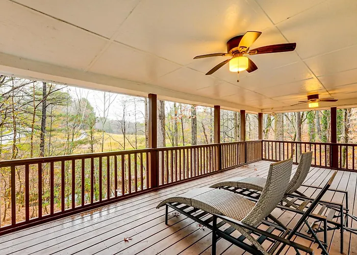 Tasteful Unit W/ Pool Table: 7 Mi To Lake Altoona!