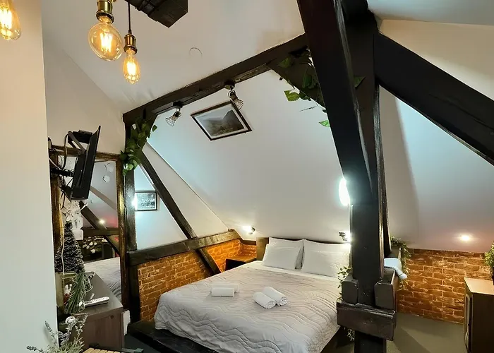 Kp Rooms & Restaurant