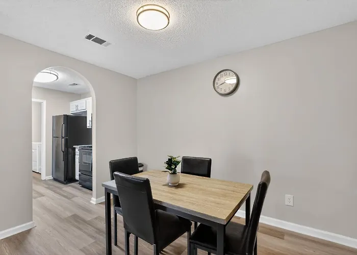 Comfy Stay With Patio And Laundry Near Atlanta