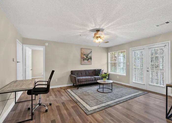 Bright Stockbridge Condo With Full Kitchen