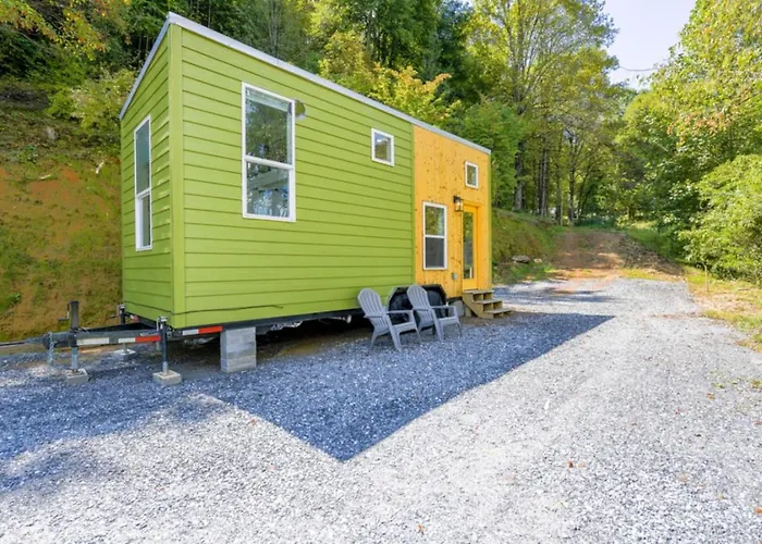 Riverfront | Hikes, Rafting & Smokies Close!