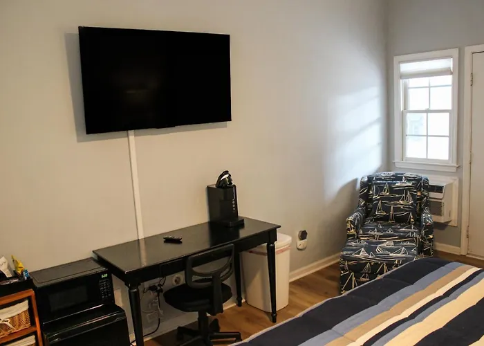 The Suite At 125 Royal Postes Rd