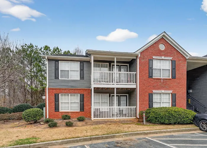 Bright Stockbridge Condo With Full Kitchen