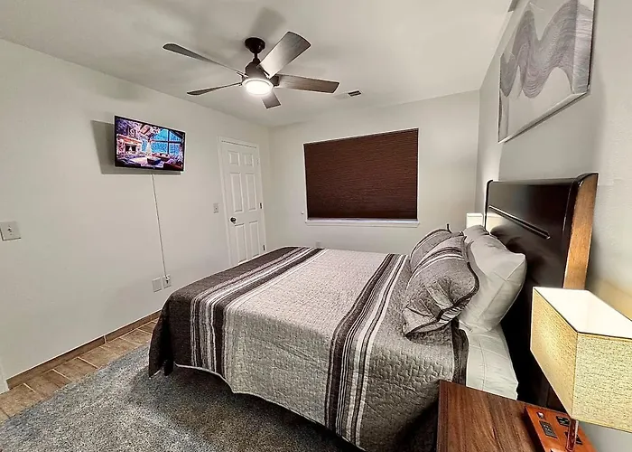 Cozy And Centrally Pet Friendly