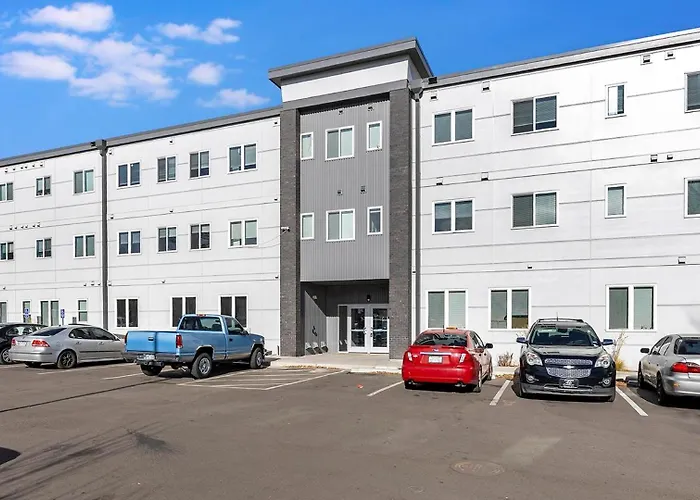 Landing Apartments - 2720 S Federal
