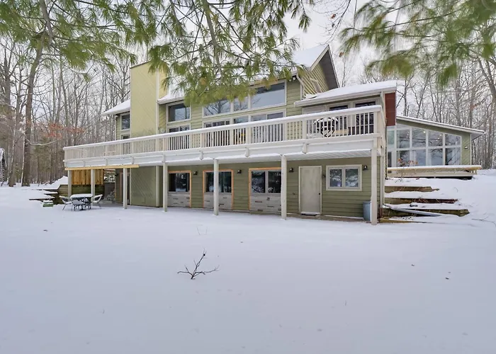 Lakeside Retreat In Hayward: Pet Friendly!