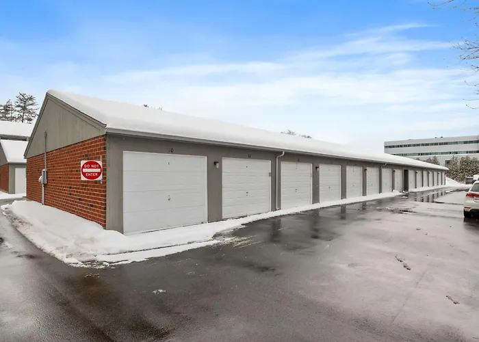 Fully Furnished 1St Floor 1 Bed 1 Bath Condo - Close To Shopping & Hwys North&South