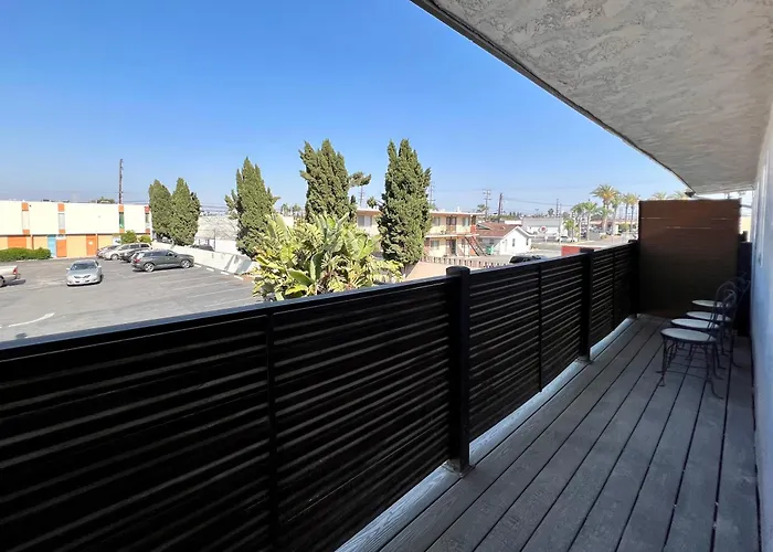 Golden Downey Designer Abode - Poolside Suite