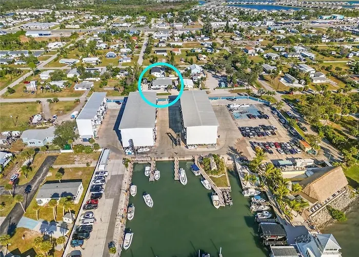 Sunsets, Seafood, And Serenity Pet - Boat Friendly