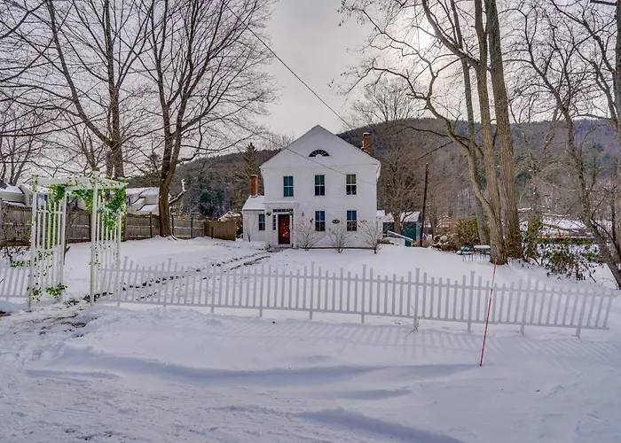 Hike, Fish & Ski: Riverside Barn Loft In Lee