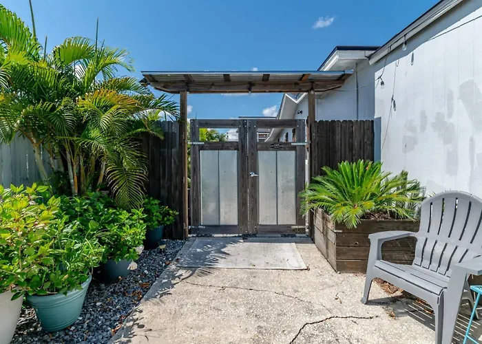 Cozy 1Br • Courtyard + Shared Deck