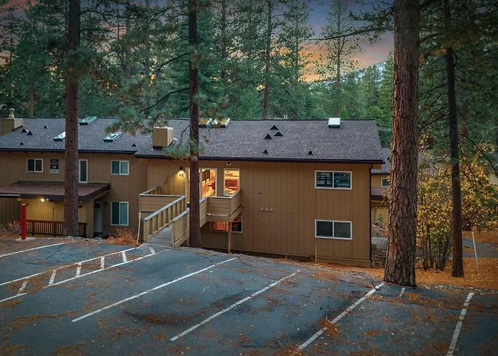 Golden Mountain Retreat By Avantstay