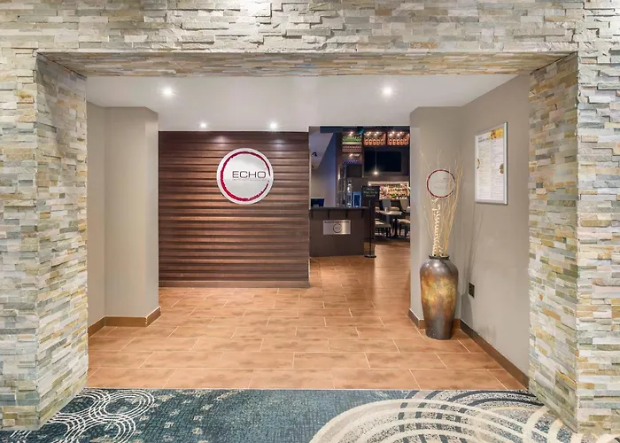 Clarion Hotel & Suites Brandon