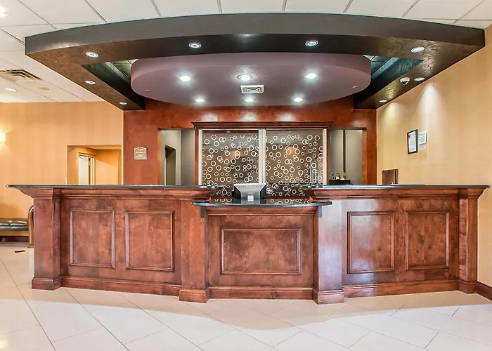 Clarion Inn Elmhurst - Oak Brook Near I-88, I-290, I-294