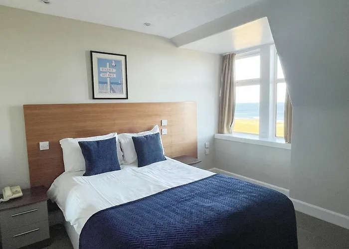 Cullen Bay Hotel
