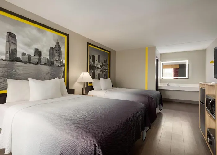 Super 8 By Wyndham Meadowlands