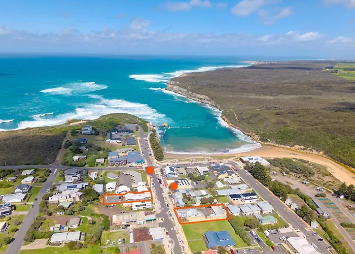 Waves Luxury Suites & Port Central Apartments