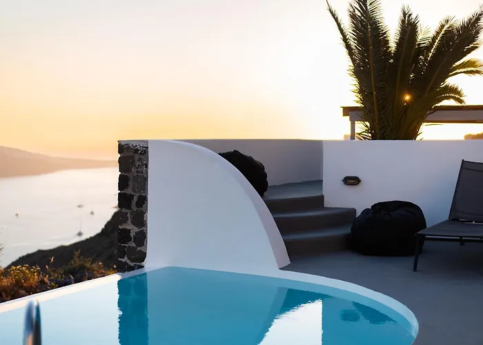 Mr And Mrs White Oia - Santorini