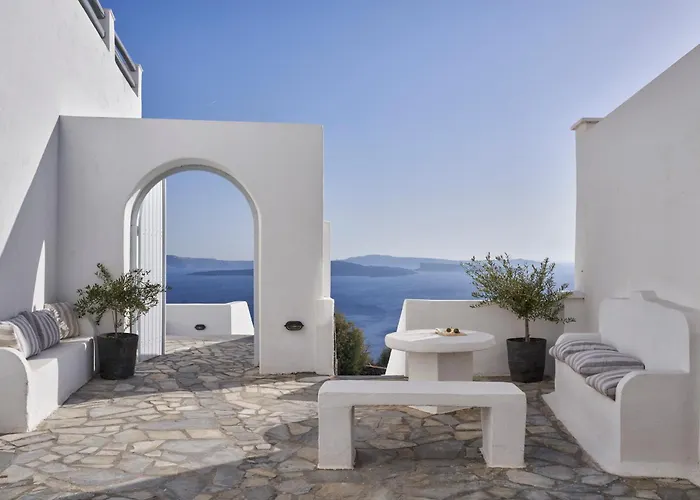 Mr And Mrs White Oia - Santorini