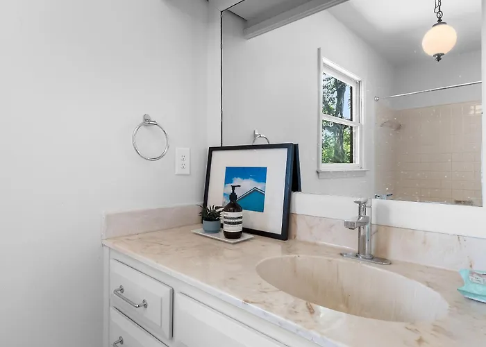Echo Point - Pet-Friendly! Cozy Cabin Located Near Duncan Bridge Marina!