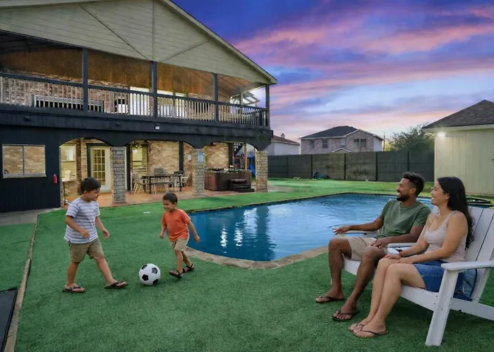 Sophisticated 5Br 2,5Ba Holiday Villa - Pool Sauna Hot Tub