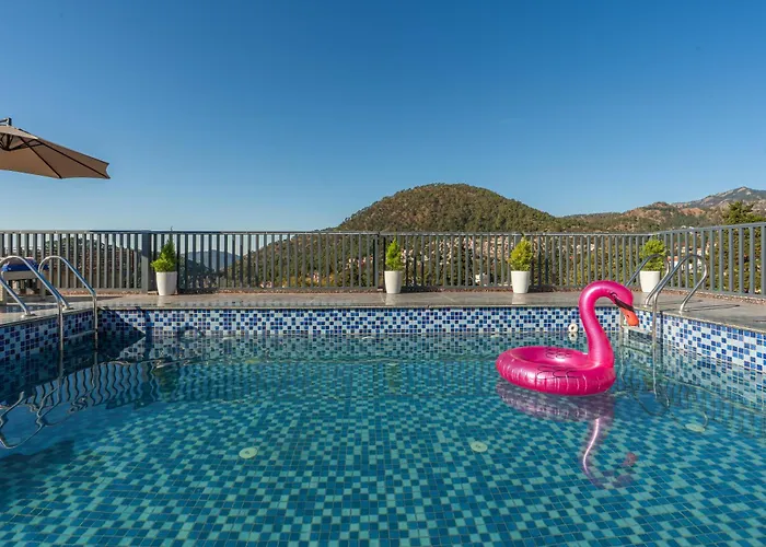 Perfectstayz Luxe Kapilaz With Rooftop Pool & Cafe, Bhimtal
