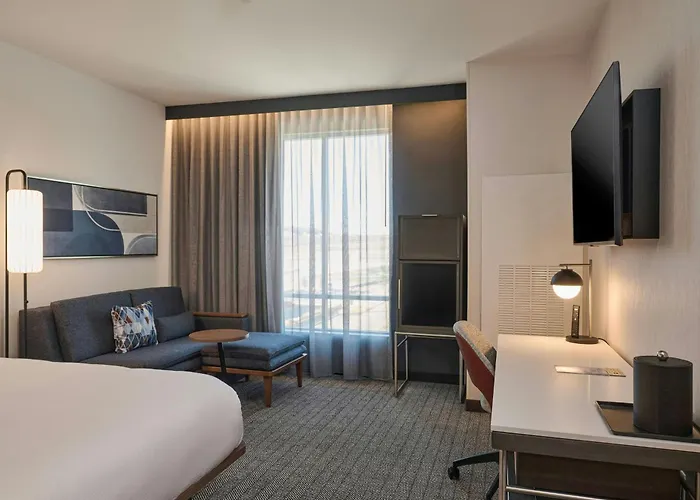 Courtyard By Marriott Madison