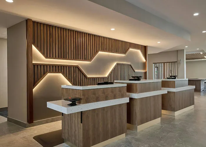 Courtyard By Marriott Madison