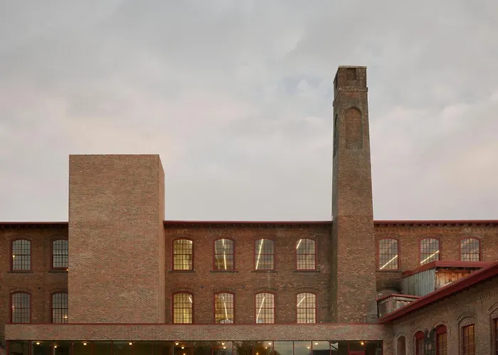 Pocketbook Hotel And Baths