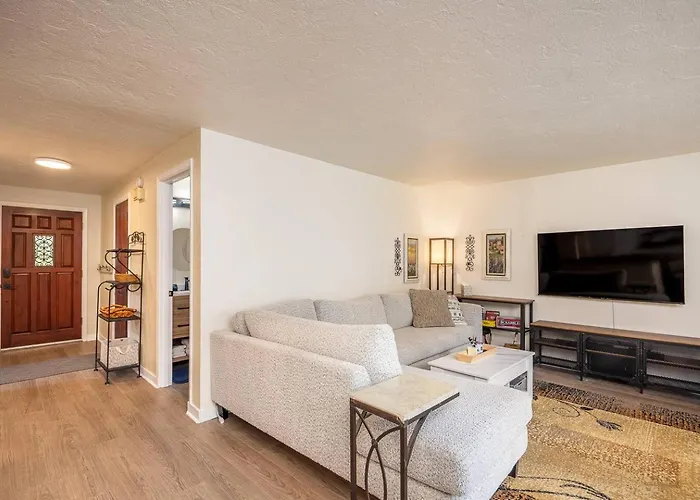 Cozy 3-Bedroom Townhome - 3 Miles From Osu!