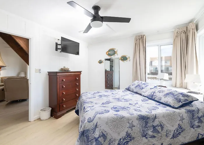 Private And Quiet Family Retreat - Steps To The Beach