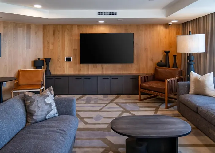 Luxury 2 Bedroom Residence With Fitness And Outdoor Pool