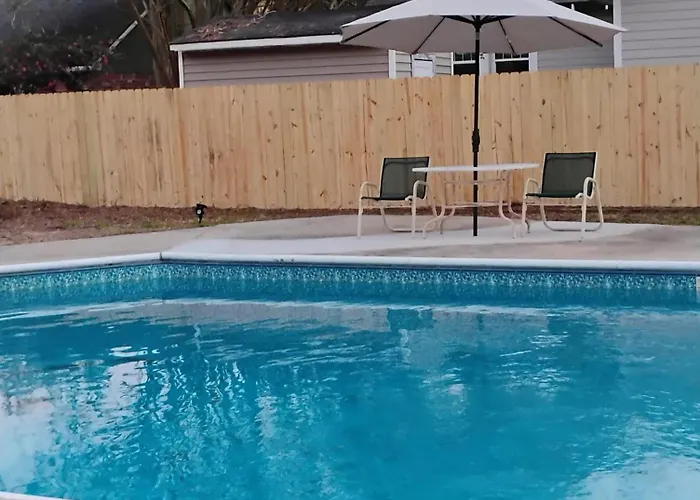 The Denham Springs Esape- Pool, Comfort & Charm