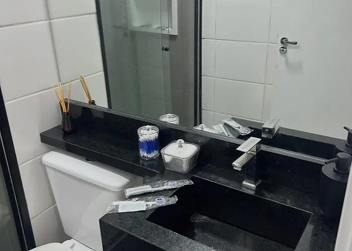 Studio novo bem equipado com ar condicionado e cozinha completa - Centro