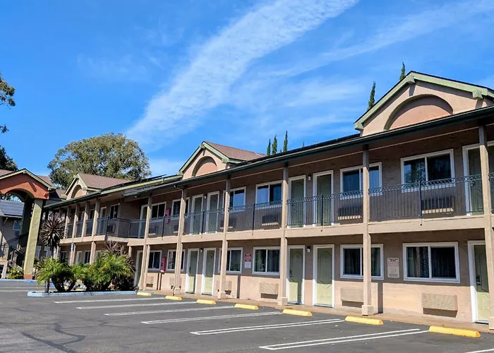 Olive Tree Inn & Suites, A Howard Johnson By Wyndham