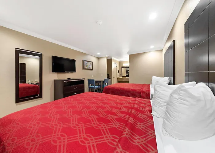 Econo Lodge Inn & Suites Escondido Downtown