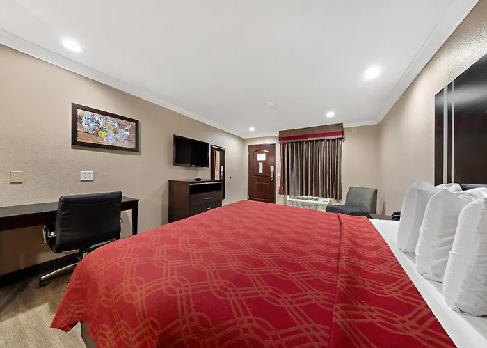 Econo Lodge Inn & Suites Escondido Downtown