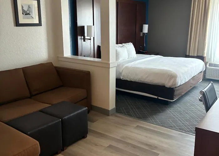 Comfort Inn & Suites Dayton Northwest - Englewood