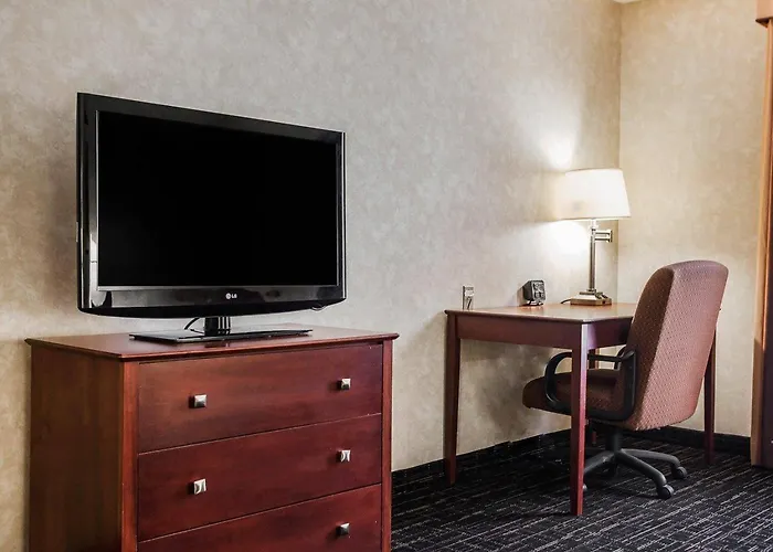 Comfort Suites Independence - Kansas City