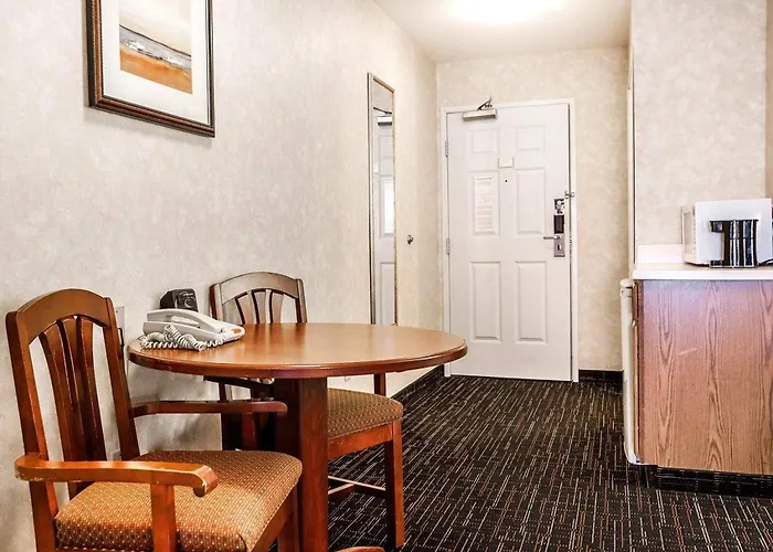 Comfort Suites Independence - Kansas City