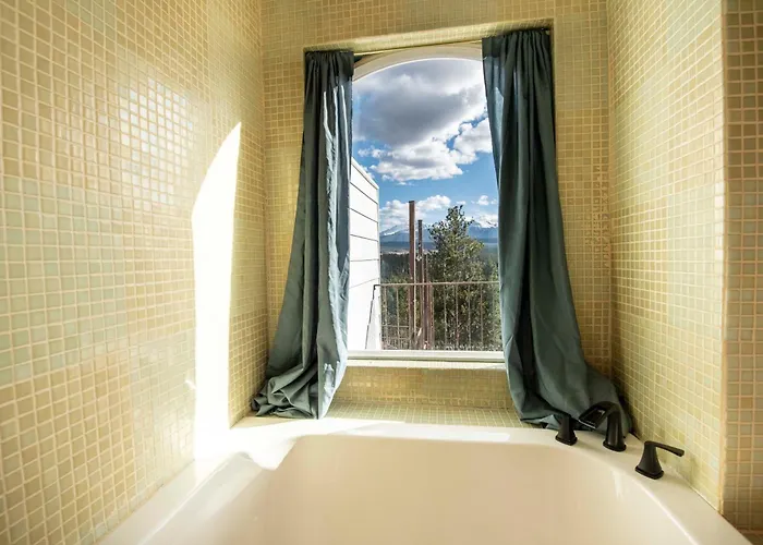 Pikes Peak Paradise Bed And Breakfast