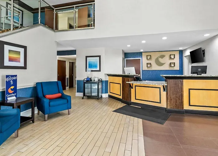 Comfort Inn & Suites Greenwood Near University