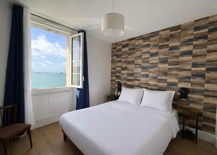 Hotel La Porte Saint Pierre-Logis Hotel Intra Muros Renove En 2026