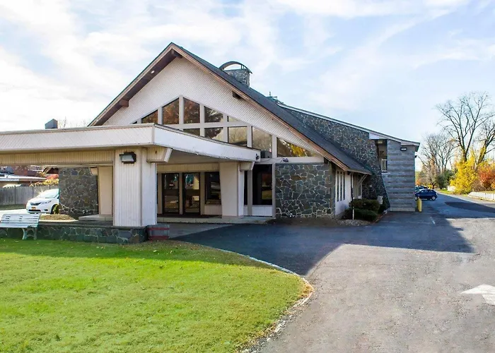 Econo Lodge Inn & Suites Colonie Center Mall Albany