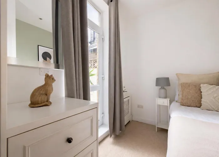 Superb 2 Bed Apartment In Battersea