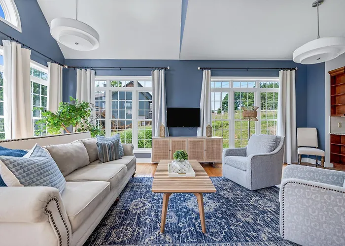 Spacious Luxury Home With Swim Spa, Hot Tub, Movie Room And Fire Pit