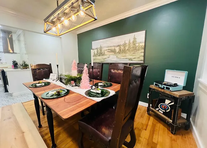 2 Mstr King Suites Lux Kitchen Games Location!