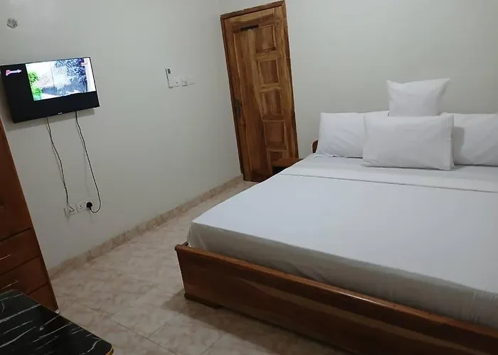 Madora Lodge